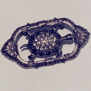 Cute vintage silver turtle brooch